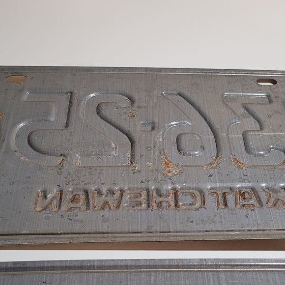 Original Set 1971 Saskatchewan License Plate. - Picture 6 of 7